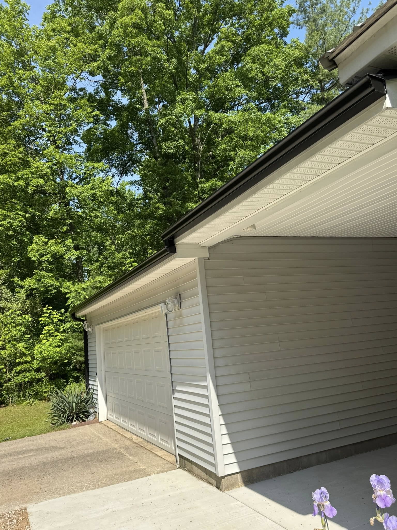 Precision Seamless Gutter Installation in Big Rapids